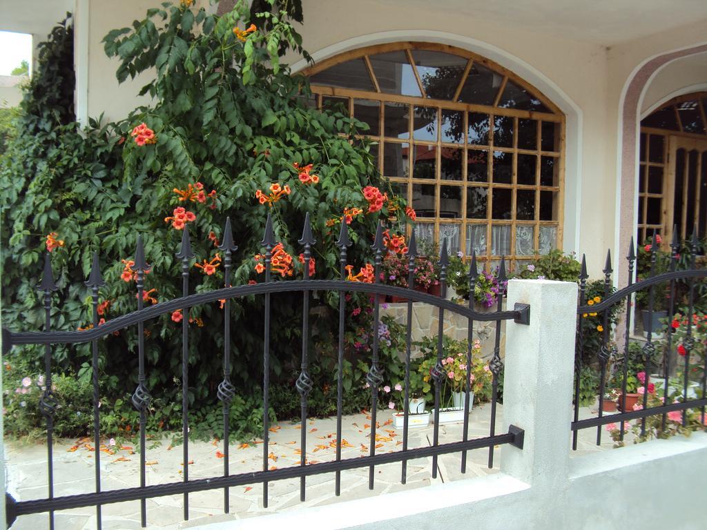 Amfora Guest House Byala  Ngoại thất bức ảnh